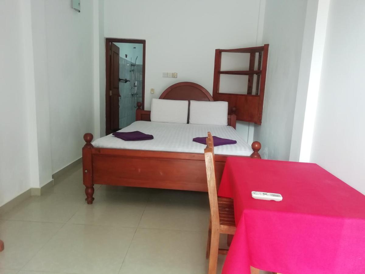 White Baby Hotell Hikkaduwa Exteriör bild
